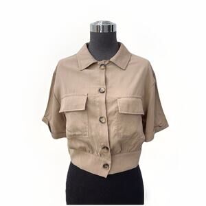 NWT Nasty Gal Cargo Shirt With Tortoise Button Women Small Beige Short Sleeve\